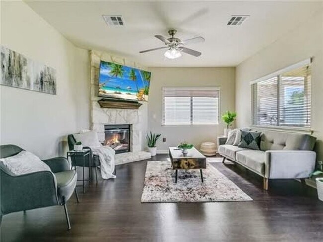 Building Photo - 4 Bed / 3 Bath in Forest Creek ~2,600 sq ft | Round Rock, TX