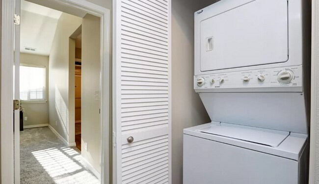 Building Photo - Beautiful Condo In Surprise Valley!
