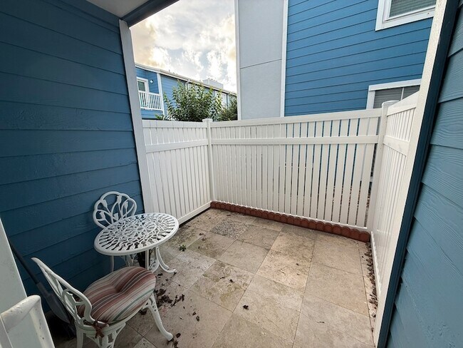 Building Photo - 3506 Cove View Blvd