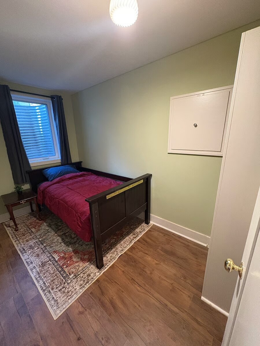 Building Photo - 6021 NE Milton St