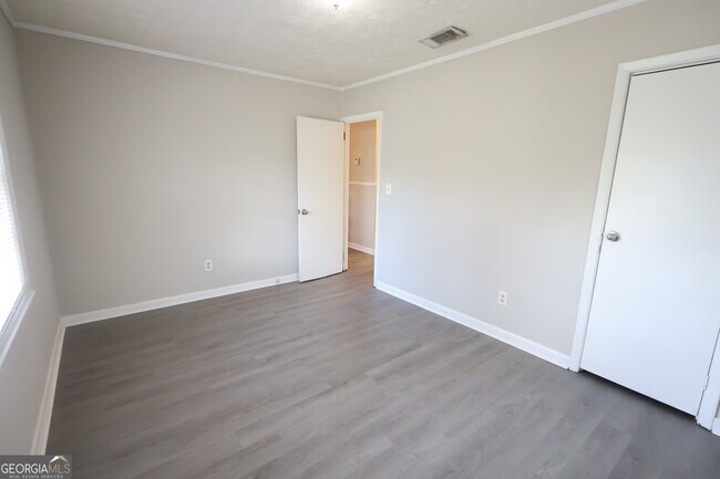 Building Photo - 351 Brook St