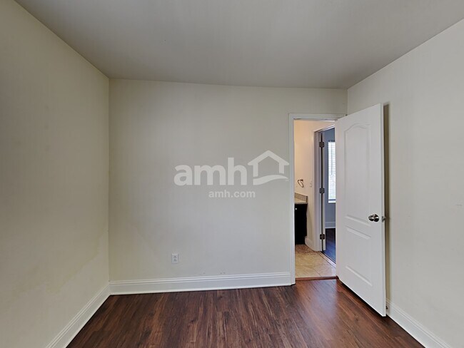 Building Photo - 10439 Vaughn Way