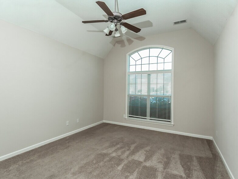Building Photo - 1625 Blackalder Cove