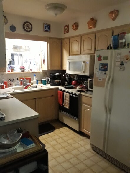 Building Photo - 8902 N 13th St