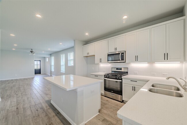 Building Photo - 10323 Birch Peak Dr