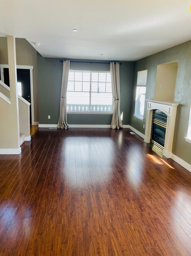 Building Photo - 3 Bedroom DuPont Home for Rent