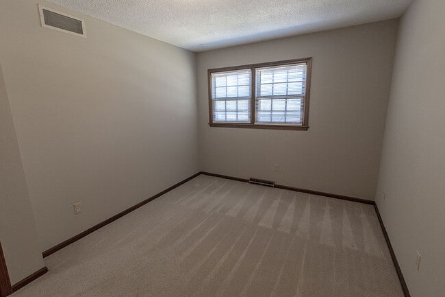 Building Photo - 306 W Briarwood Ln