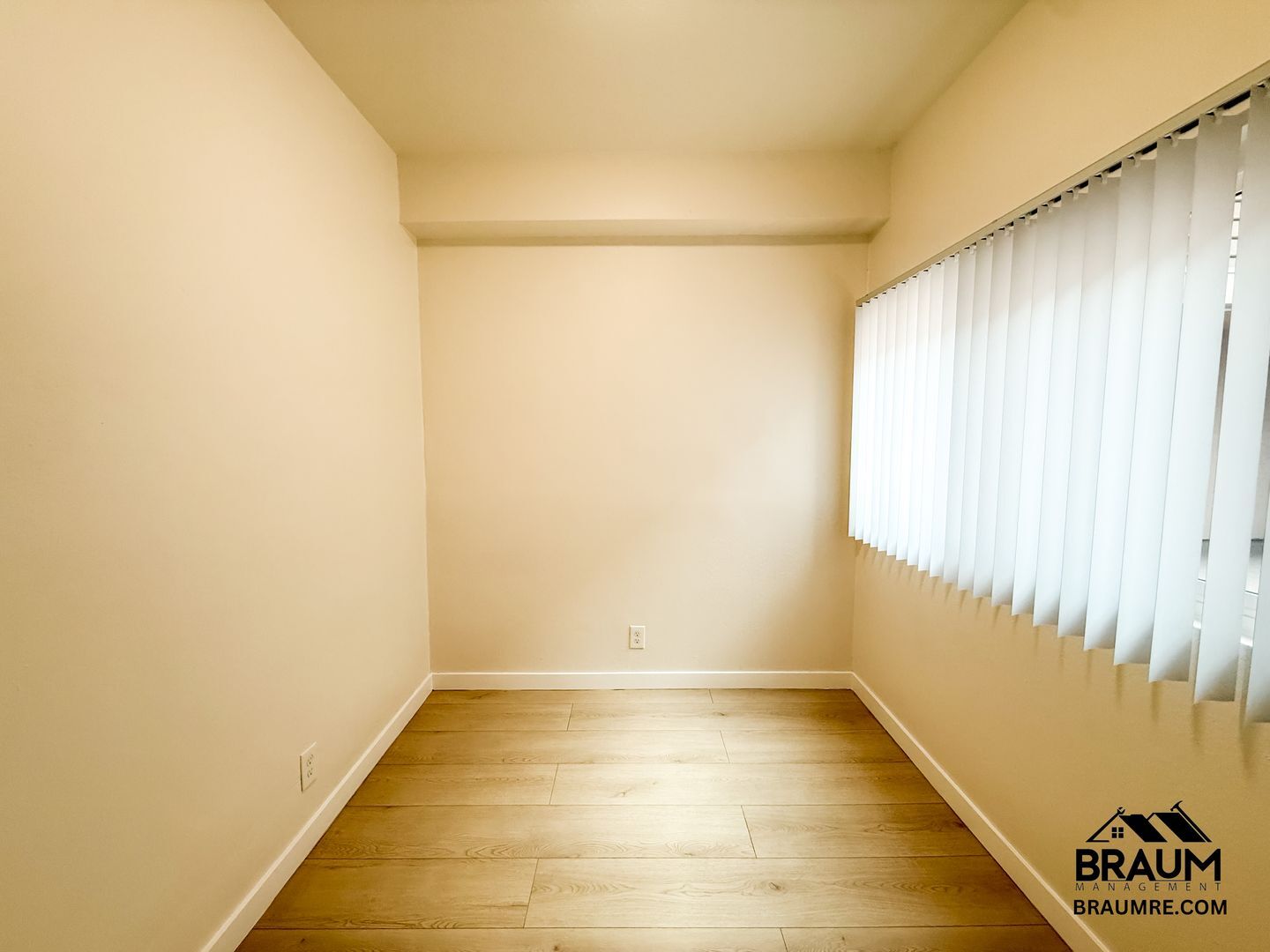 Building Photo - 11459 Collins St