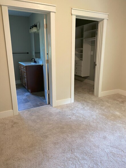Building Photo - 644 Perrin Ave