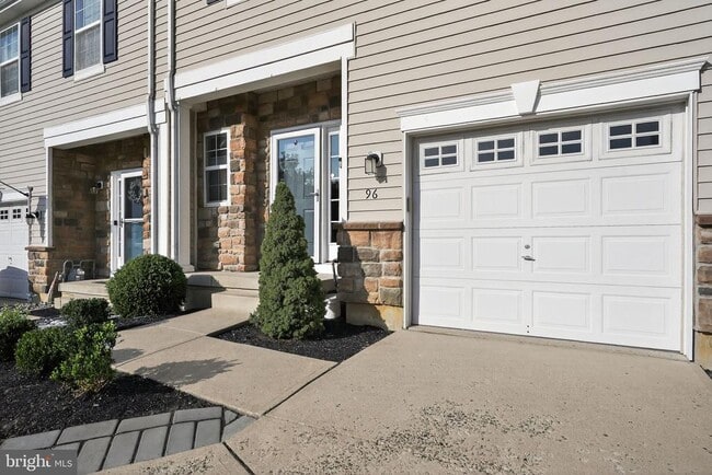 Building Photo - 96 Eagleview Terrace
