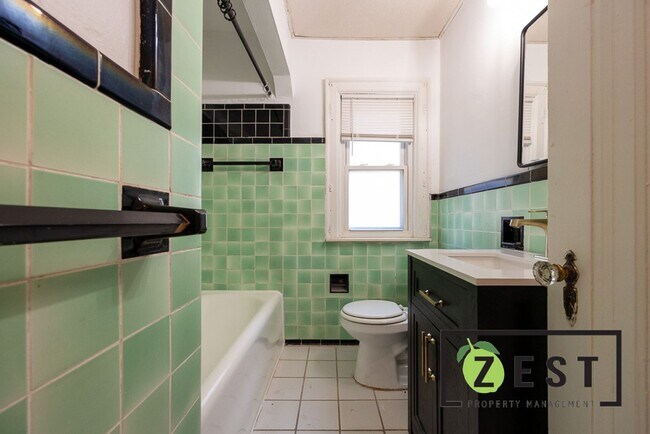 Building Photo - 17352 Roselawn St