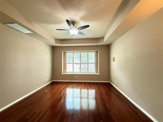 Building Photo - 9301 Castle Pines Dr
