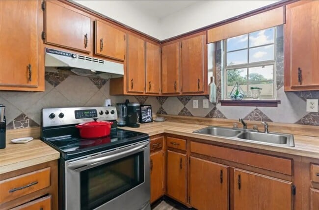 Building Photo - 540 Chateau Cir