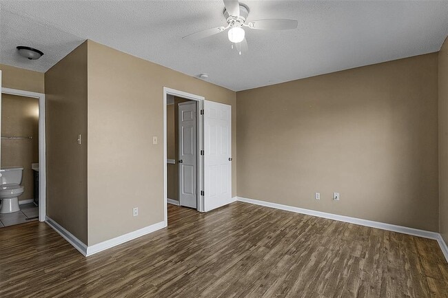 Building Photo - 715 Walker Rd