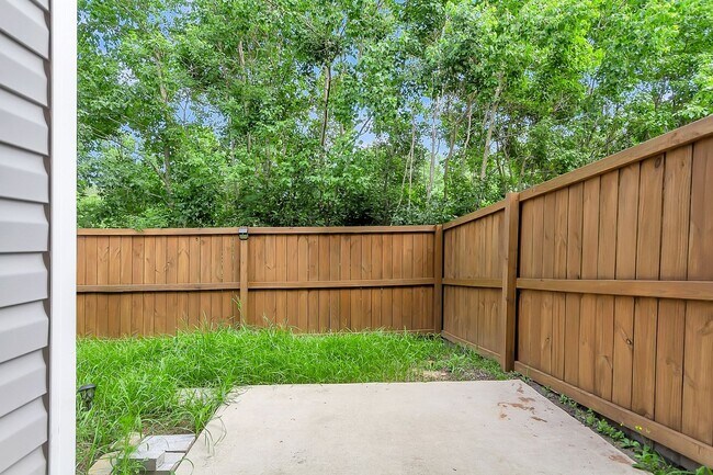 Building Photo - Beautiful Goose Creek Townhome!