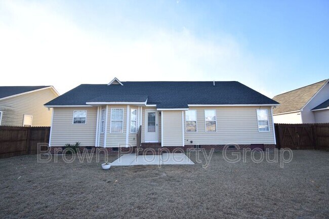 Building Photo - 5609 Thackeray Dr