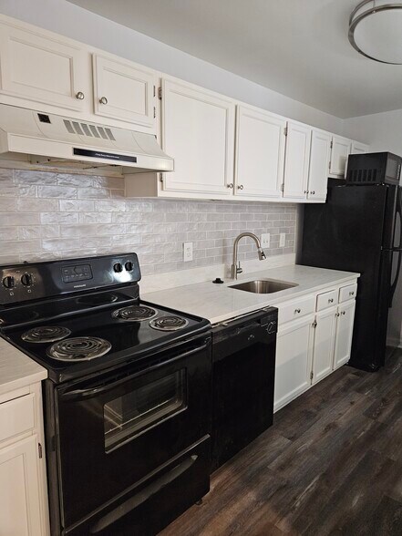 Building Photo - 2040 Alice Ave