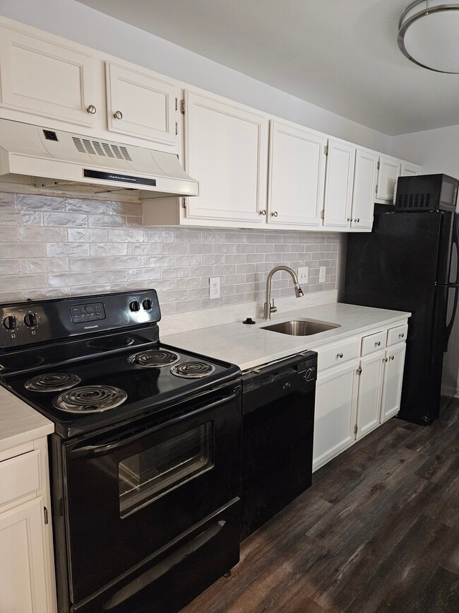 Building Photo - 2040 Alice Ave