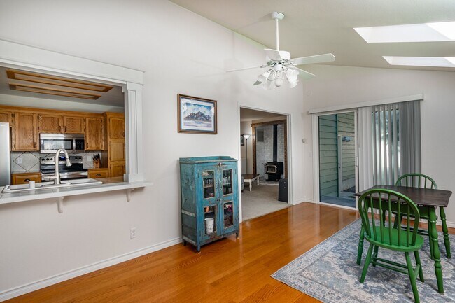 Building Photo - 3 Bedroom 2.5 Bath House