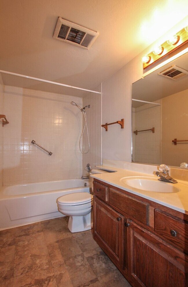 Building Photo - Granite Creek Condominium