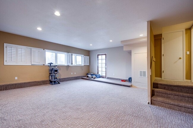 Building Photo - Luxury Rental: Chef’s Kitchen, Hot Tub & Room to Entertain