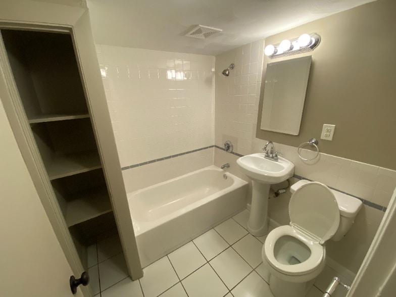 Building Photo - 1862 Beacon St