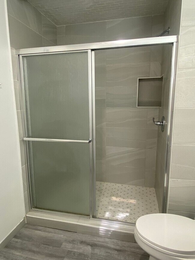 Building Photo - 3 BEDROOM, NEAR BELTON HIGH SCHOOL