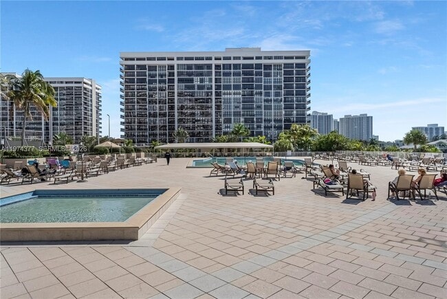 Building Photo - 1985 S Ocean Dr