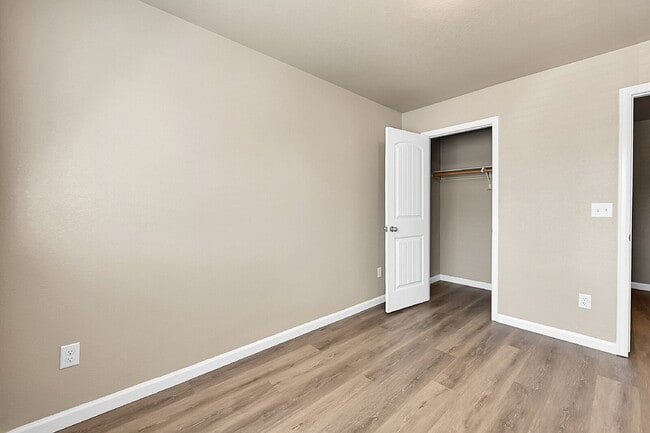 Building Photo - $1,850-3 Bed 3.5 Bath townhome in CO Sprin...