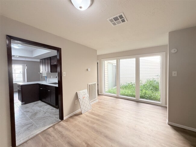 Building Photo - 6624 Westwick Dr