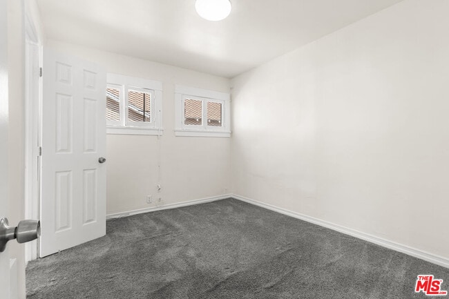 Building Photo - 1351 W 70th St