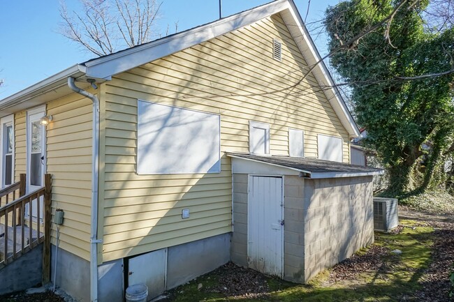 Building Photo - Nelson Street Duplex