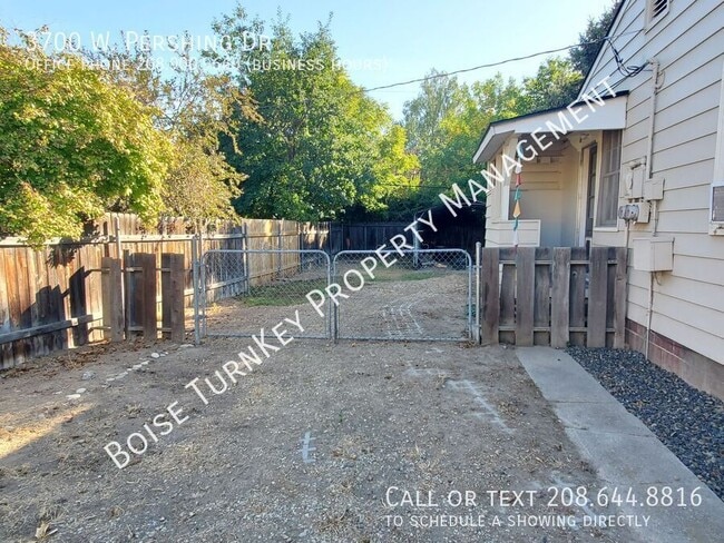Building Photo - 3700 Pershing Dr