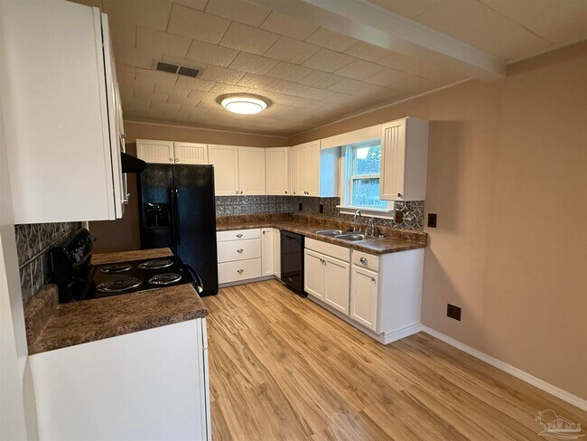 Building Photo - 1310 El Dorado Dr