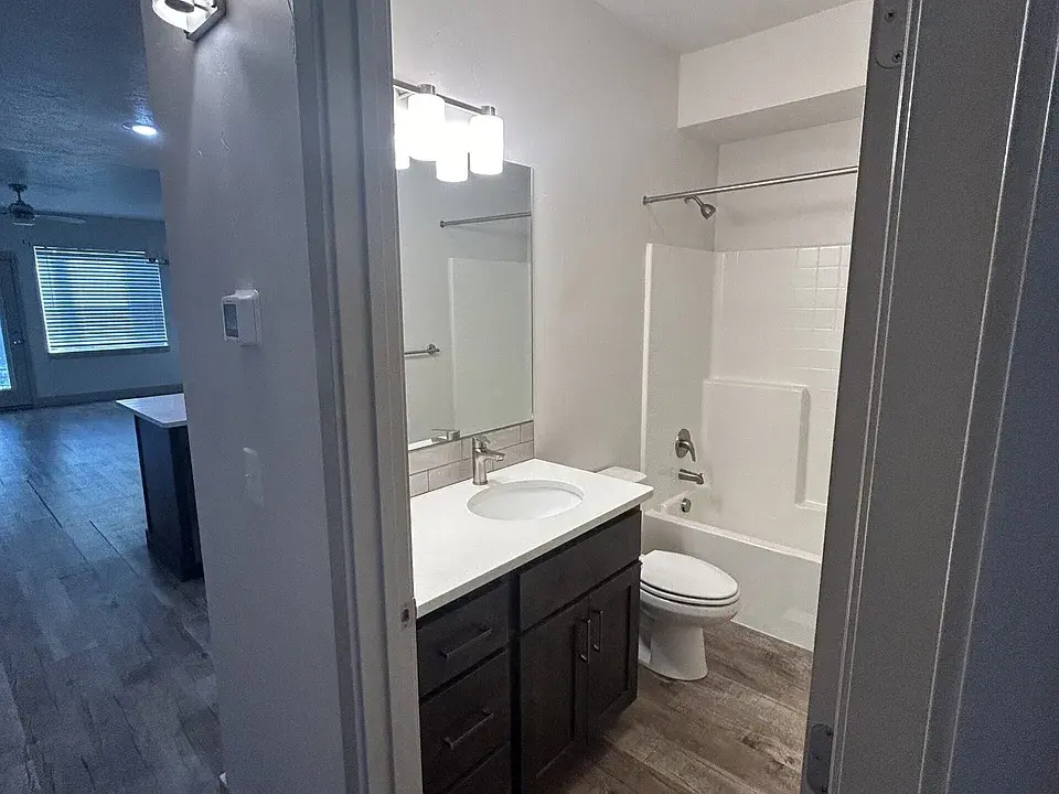 Building Photo - 106 Broken Pine Ln