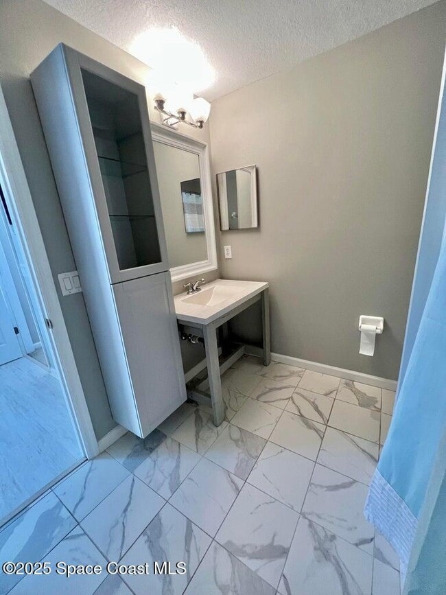 Building Photo - 750 Luminary Cir