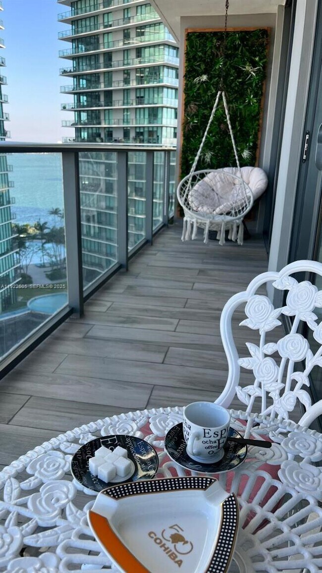 Building Photo - 501 NE 31st St