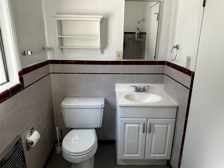 Building Photo - 5003 Aldama St