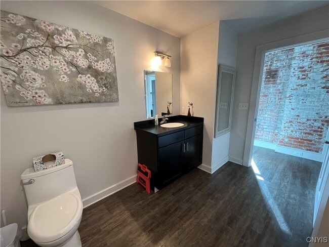 Building Photo - 800 N Clinton St