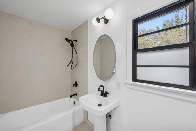 Building Photo - 1061 Buena Vista Way