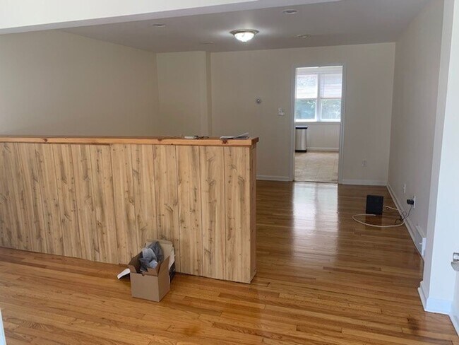 Building Photo - Beautiful 3 bed 1.5 Bath Single Family Home For Rent