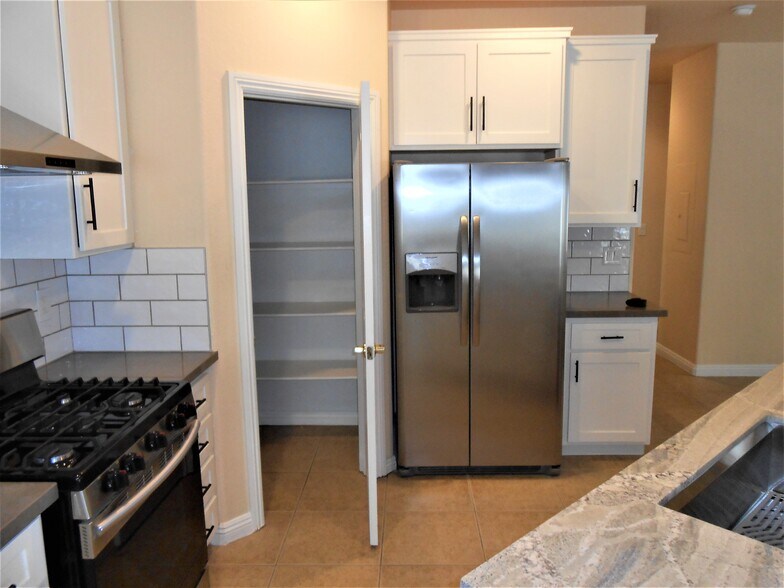 Building Photo - 81 Dow Jones St