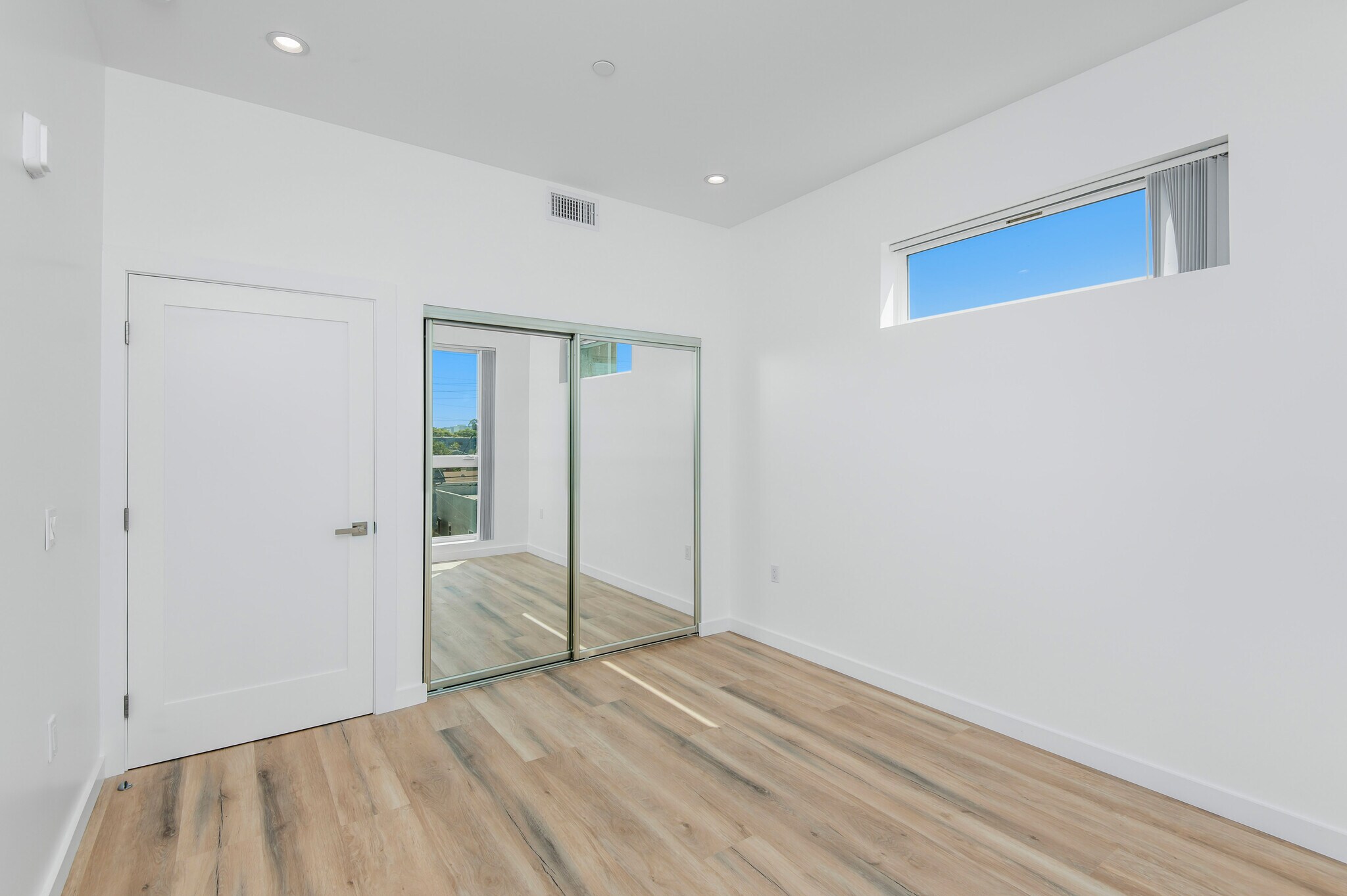 Building Photo - 10928 S Inglewood Ave