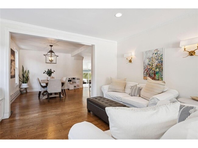 Building Photo - 5 Cooper Ave