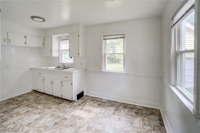 Building Photo - 1343 Victory Dr