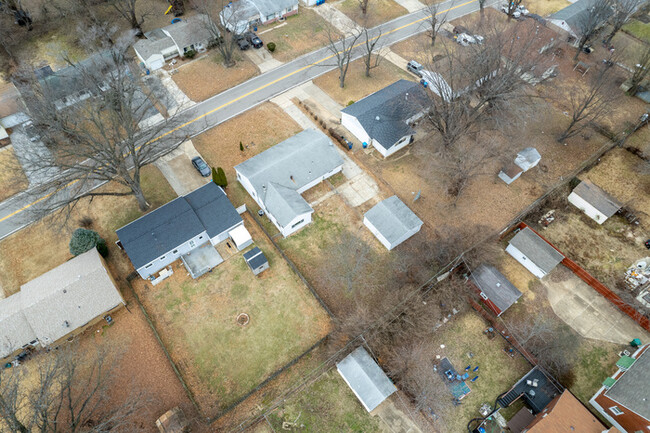 Building Photo - Beautiful 5 bedroom home