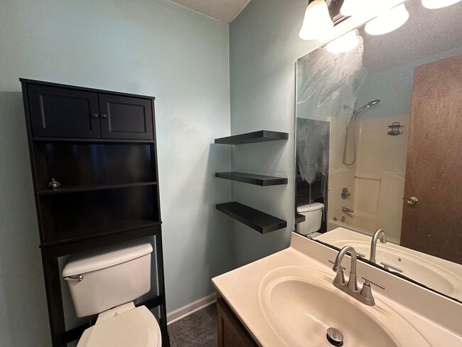 Building Photo - Welcome to your Northside Nook