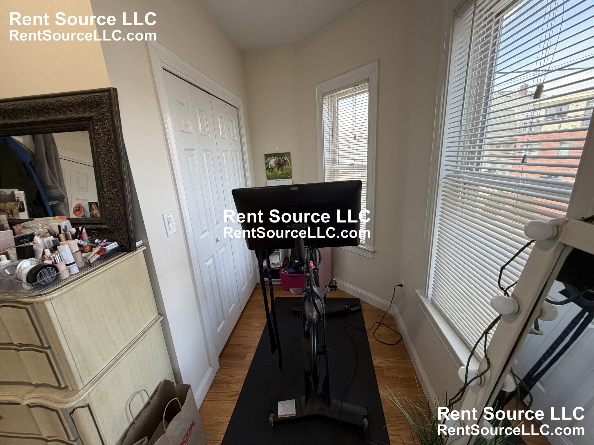 Building Photo - 537 Main St