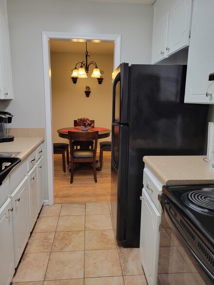 Kitchen equipped with refrigerator/feezer, dishwasher, microwave, keurig, toaster, pots, dishes, etc - 435 Haltiwanger Rd