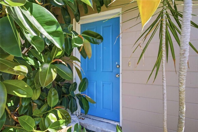 Building Photo - 308 Lantana Ave